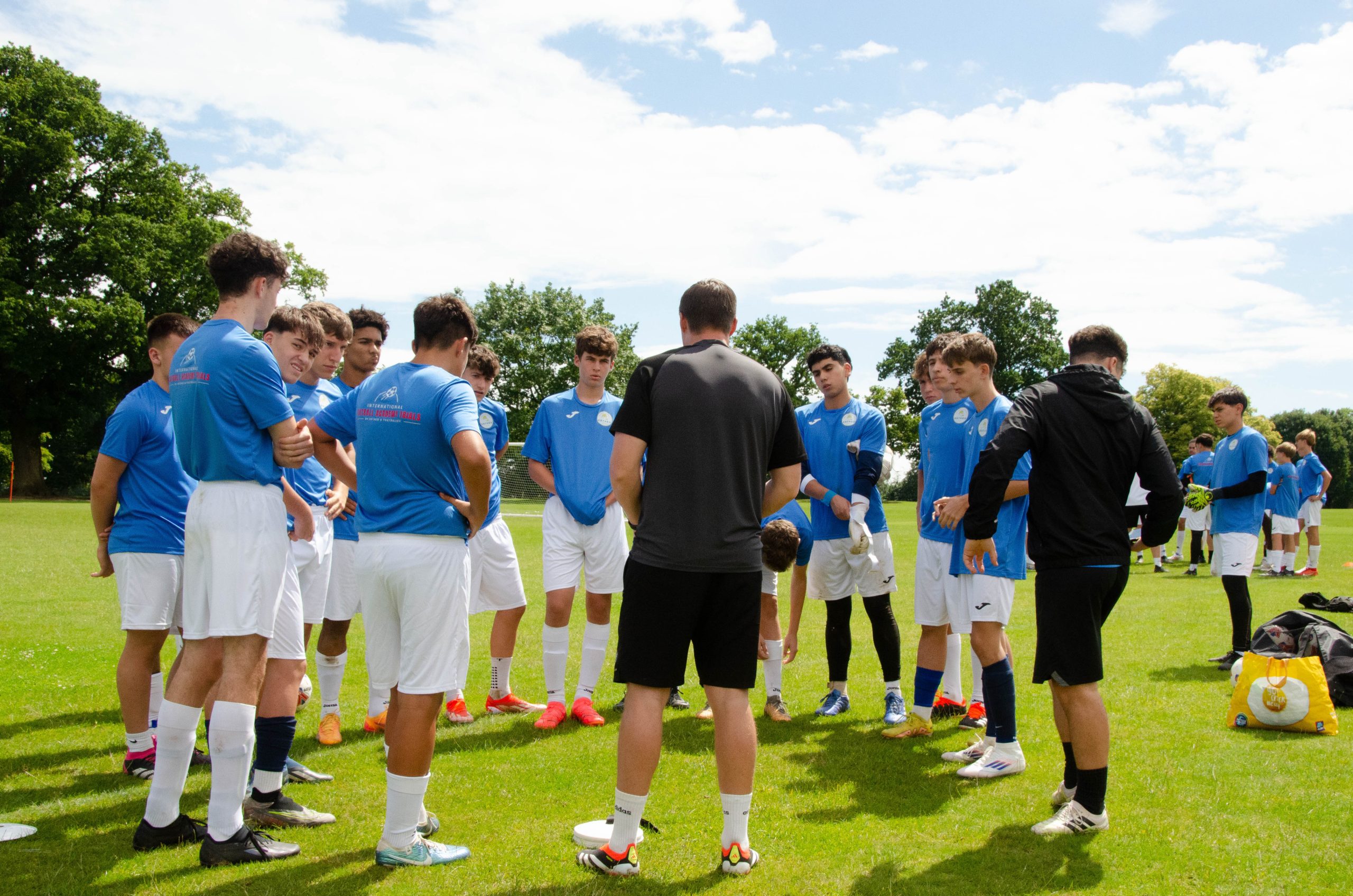 Charla técnica en trial de academias UK