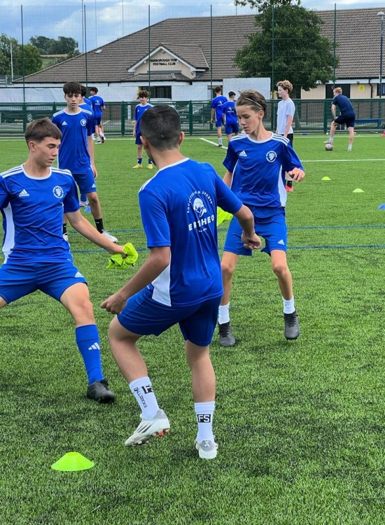 Campamento de fútbol de alto rendimiento en Reino Unido Por ERTHEO