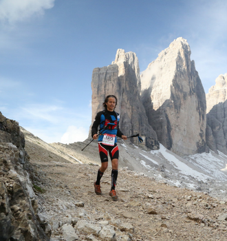 founder of ertheo, Christian Samuelsson, hiking on the mountainside